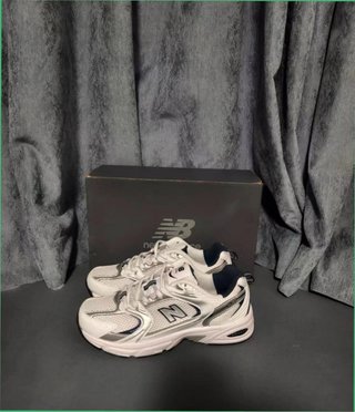 New Balance 530 Plata y Blanco Talla 43