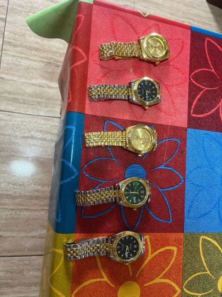 Elegantes relojes dorados y plateados 1x18  2x30