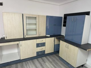 Mueble de cocina modular beige y azul
