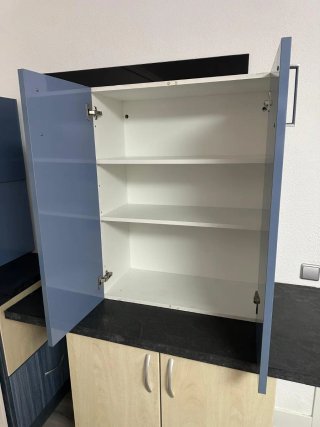 Mueble de cocina modular beige y azul