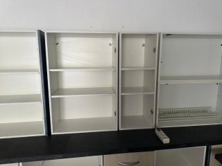 Mueble de cocina modular beige y azul