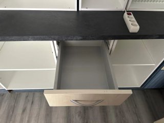 Mueble de cocina modular beige y azul
