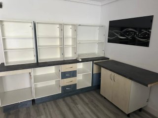Mueble de cocina modular beige y azul