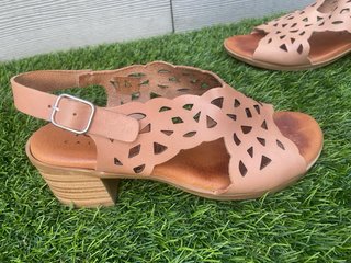 Sandalias de piel con plantilla de gel