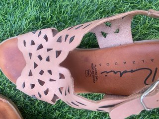 Sandalias de piel con plantilla de gel