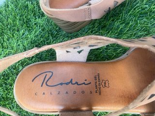 Sandalias de piel con plantilla de gel