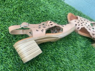 Sandalias de piel con plantilla de gel