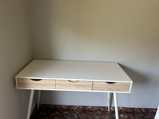 Scrivania bianca con 3 cassetti in legno