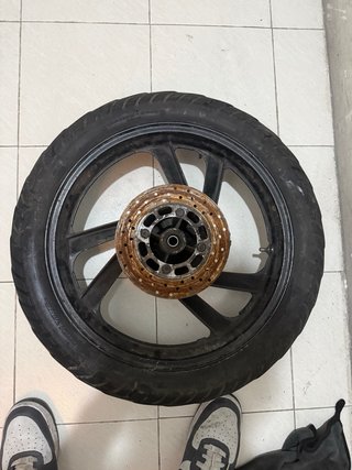 Ruedas delantera y trasera de Yamaha tzr