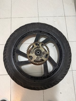 Ruedas delantera y trasera de Yamaha tzr
