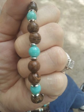 Pulseras de madera y turquesa