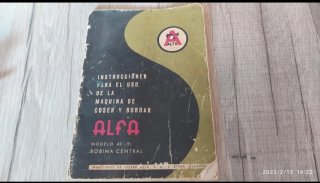 Máquina de coser Alfa antigua