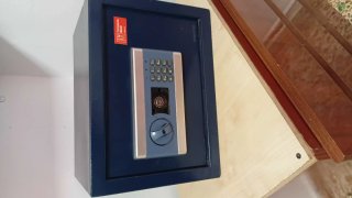 Caja fuerte con código y llave
