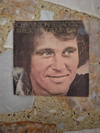 Vinilo Bobby Vinton Un Beso / Toda Mi Vida