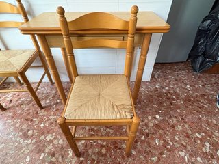Mesa de cocina y 2 sillas madera