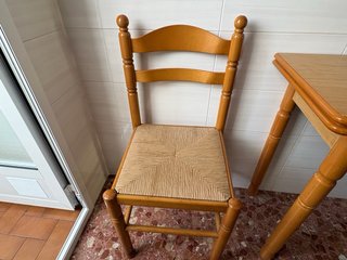 Mesa de cocina y 2 sillas madera