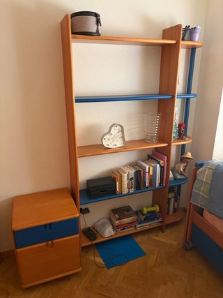 Cama, estantería y mesita de noche madera pino