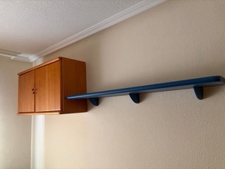Cama, estantería y mesita de noche madera pino