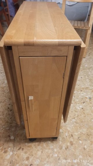 Mesa plegable con 4 sillas de madera