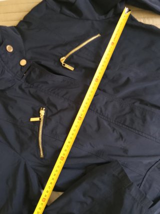 Chaqueta Zendra azul marino con detalles dorados