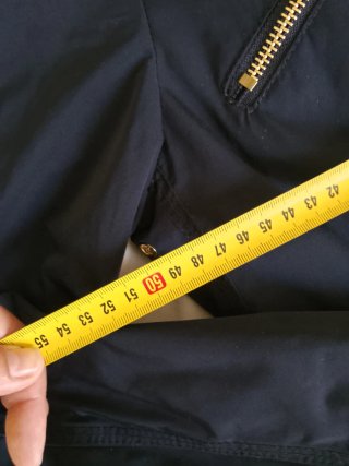 Chaqueta Zendra azul marino con detalles dorados