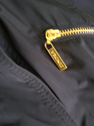 Chaqueta Zendra azul marino con detalles dorados