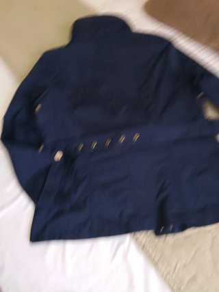 Chaqueta Zendra azul marino con detalles dorados