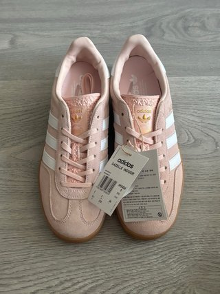 Adidas Gazelle rosas con suela marrón. Sin uso