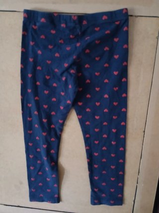 Leggings niña azul con corazones rojos