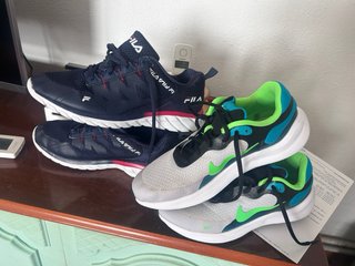 Zapatillas Nike grises, verdes y azul