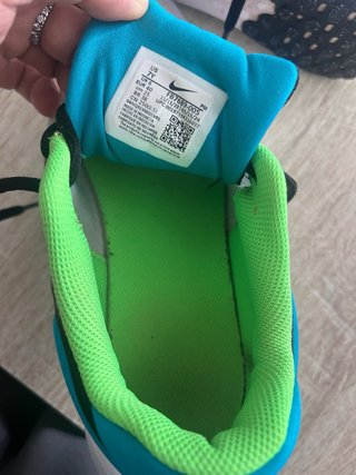 Zapatillas Nike grises, verdes y azul