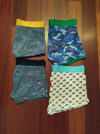 Lote de 4 slips para niño talla siete ocho años