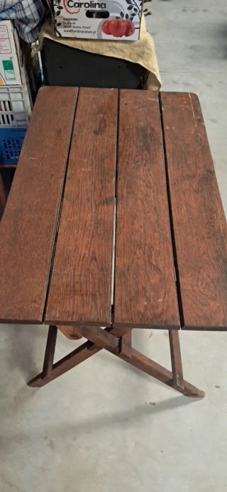 Mesa plegable de madera antigua