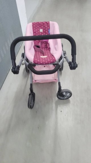 Carro de muñecas rosa con cesta