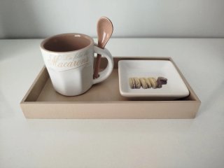 Conjunto de taza y plato para desayuno