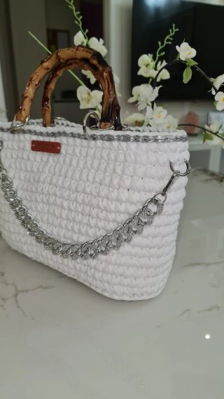 Borsa uncinetto bianca con catena argento
