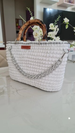Borsa uncinetto bianca con catena argento