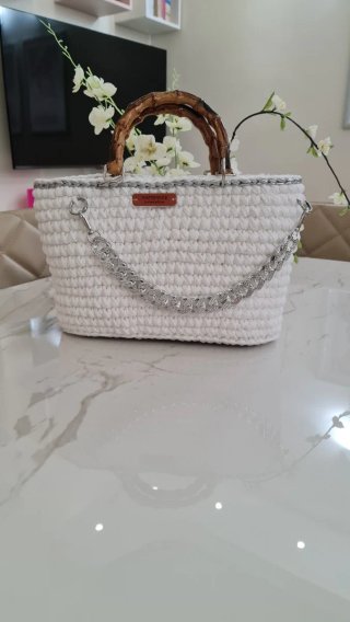 Borsa uncinetto bianca con catena argento