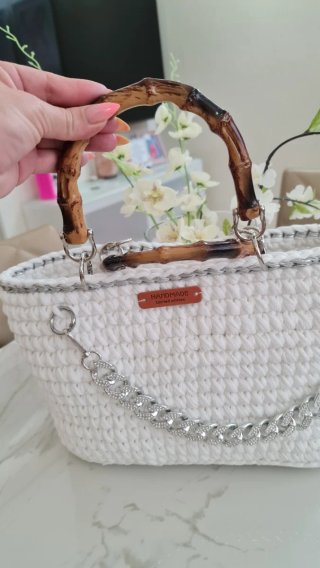 Borsa uncinetto bianca con catena argento