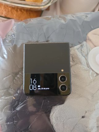Samsung Galaxy Z Flip4 SM-F721B