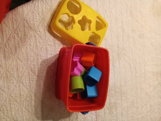Gioco incastri forme colorate