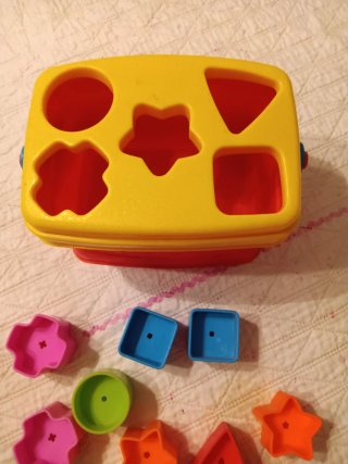 Gioco incastri forme colorate