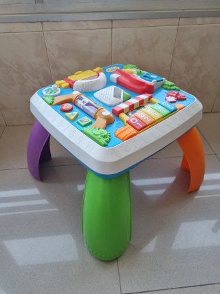 Mesa de juegos interactiva para bebés