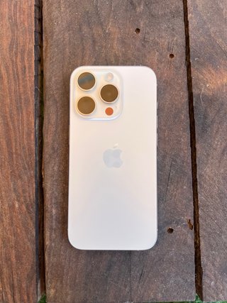 iPhone 15 Pro 128GB Blanco + Cargador