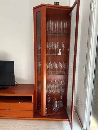 Mueble de comedor madera y cristal