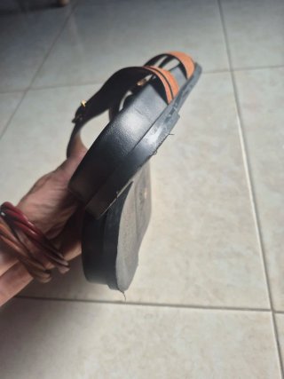 Sandalias Zara Marrones con Hebillas Doradas