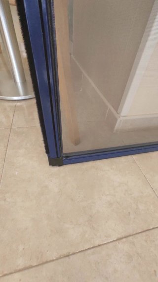 Puerta corredera mosquitera azul