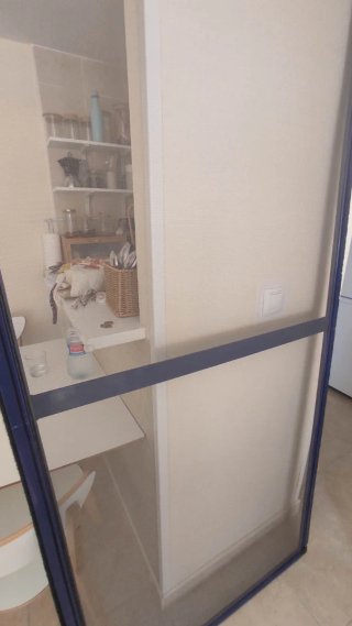 Puerta corredera mosquitera azul