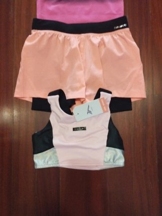 Lote Ropa Deportiva Tops y Falda talla ocho años