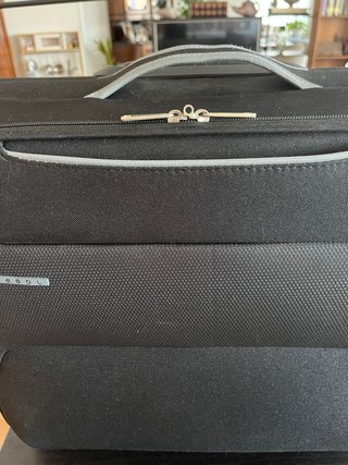 Maleta de cabina trolley negra con ruedas